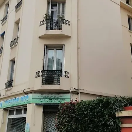 Spacieux F2 Limite Cannes 2 Personnes - *